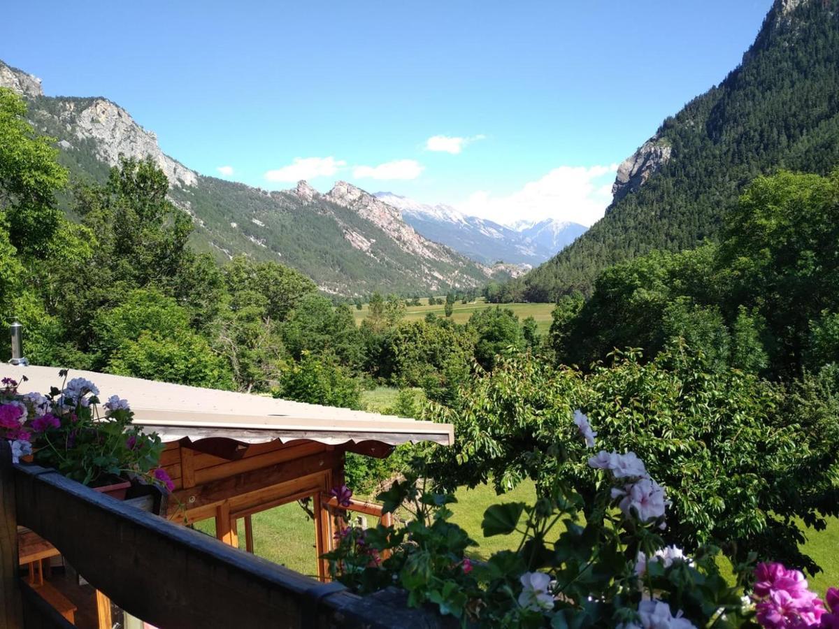 Hotel Restaurant Gites Les 5 Saisons Freissinieres Exterior photo