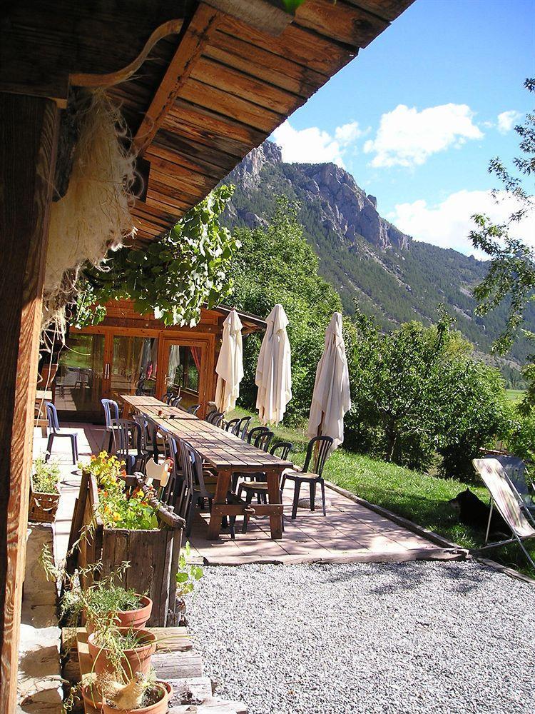 Hotel Restaurant Gites Les 5 Saisons Freissinieres Exterior photo